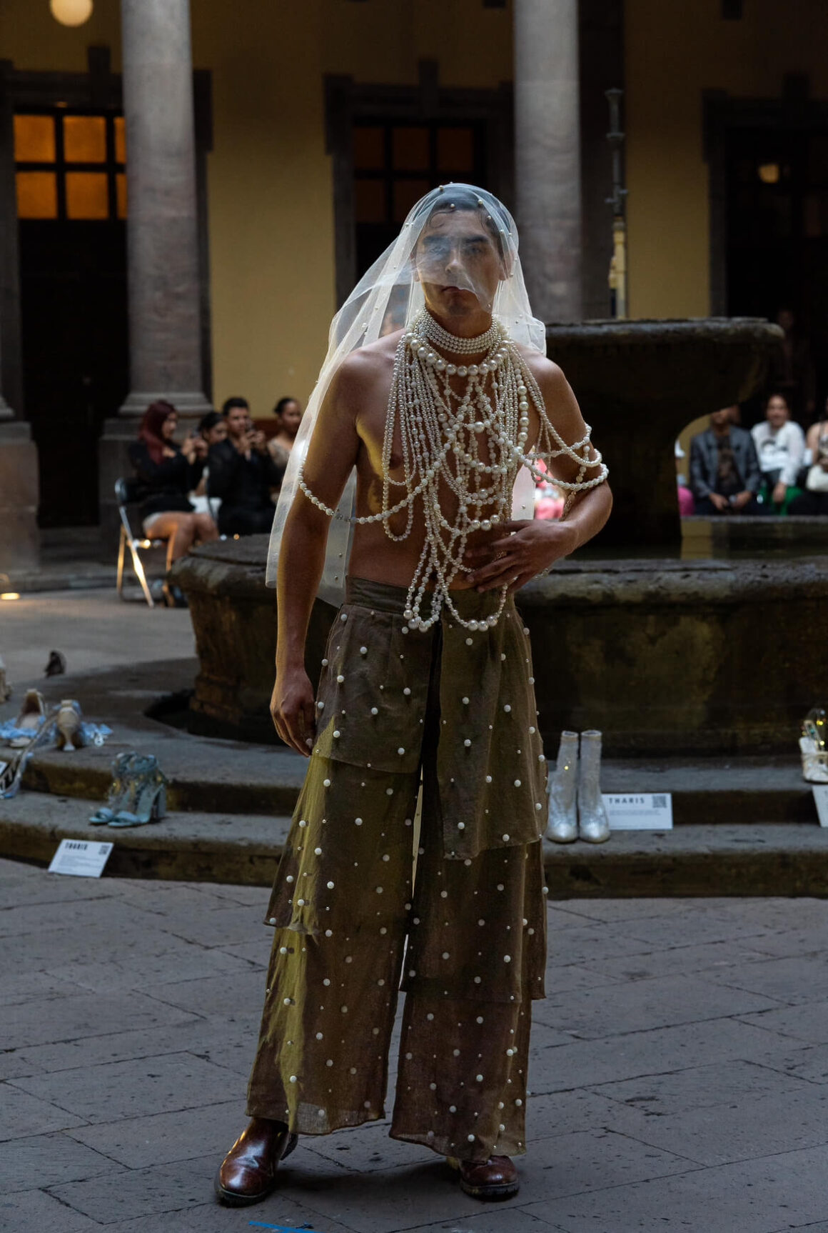 desfile THARIS